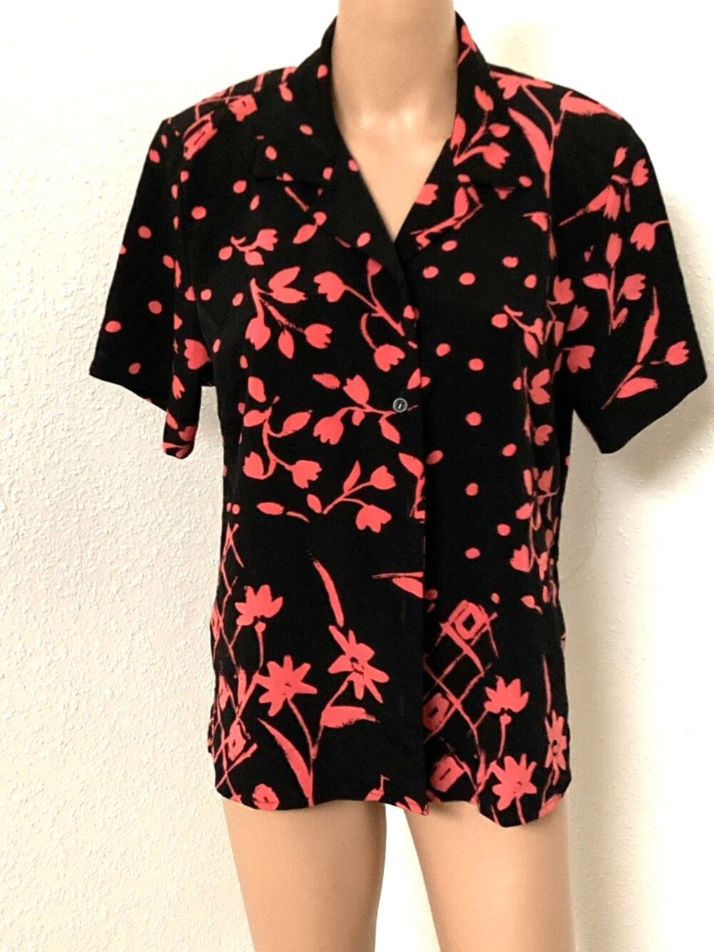 Joan Leslie Women's 10P Petite Black Red Floral Collared Button Down Blouse